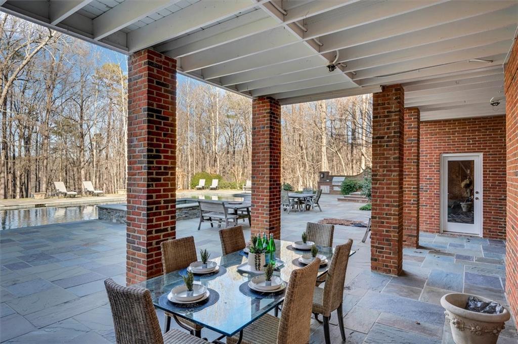 2000 Long Hollow Lane