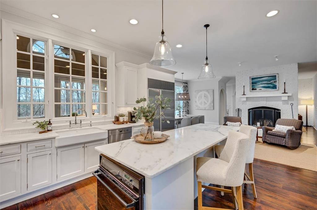 2000 Long Hollow Lane