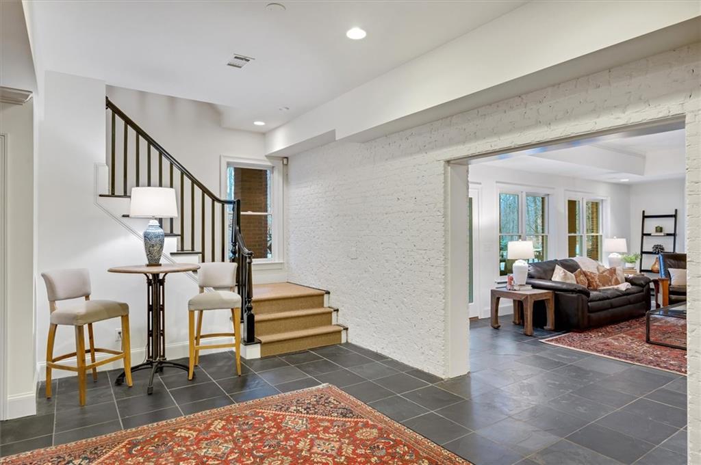 2000 Long Hollow Lane