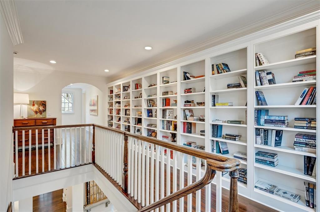 2000 Long Hollow Lane