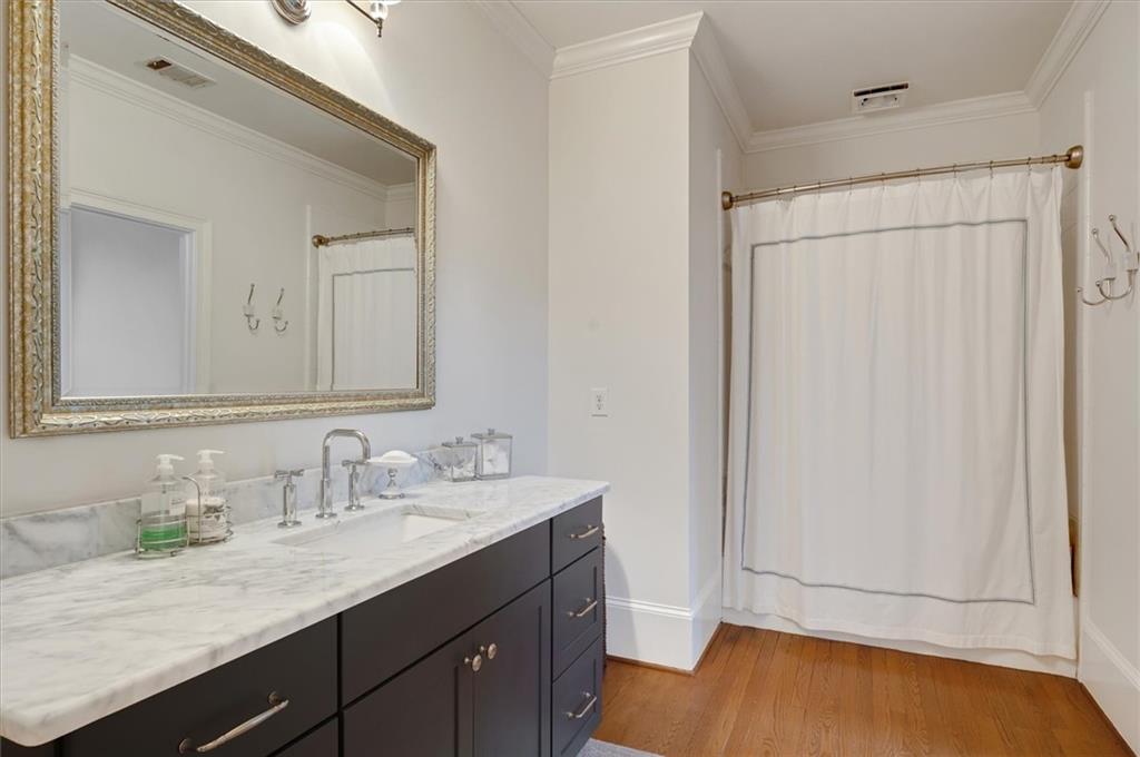 2000 Long Hollow Lane