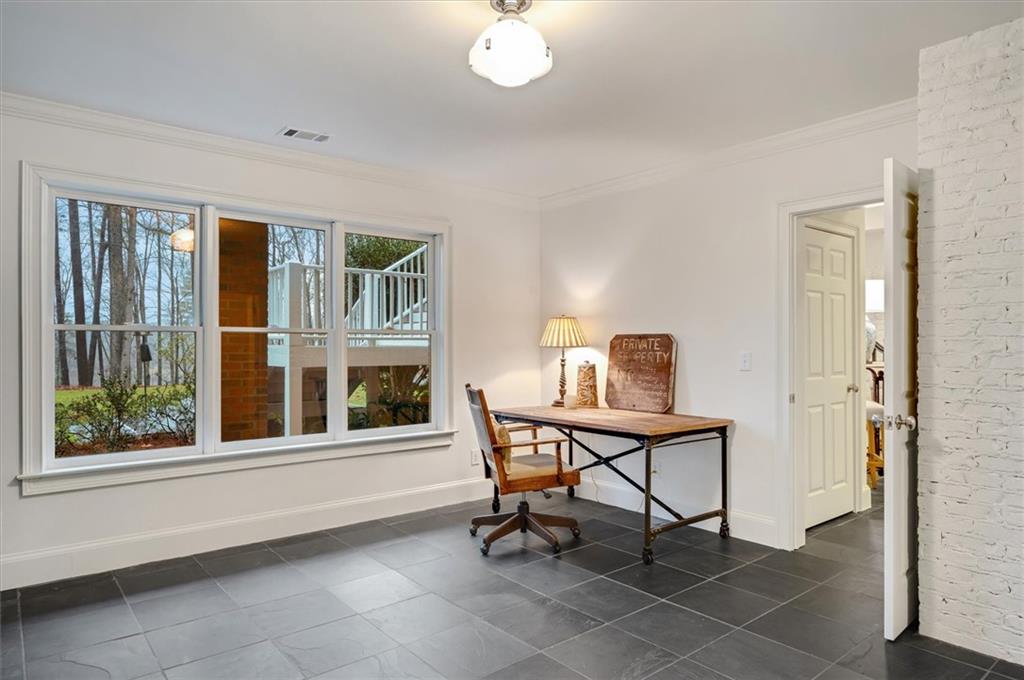 2000 Long Hollow Lane