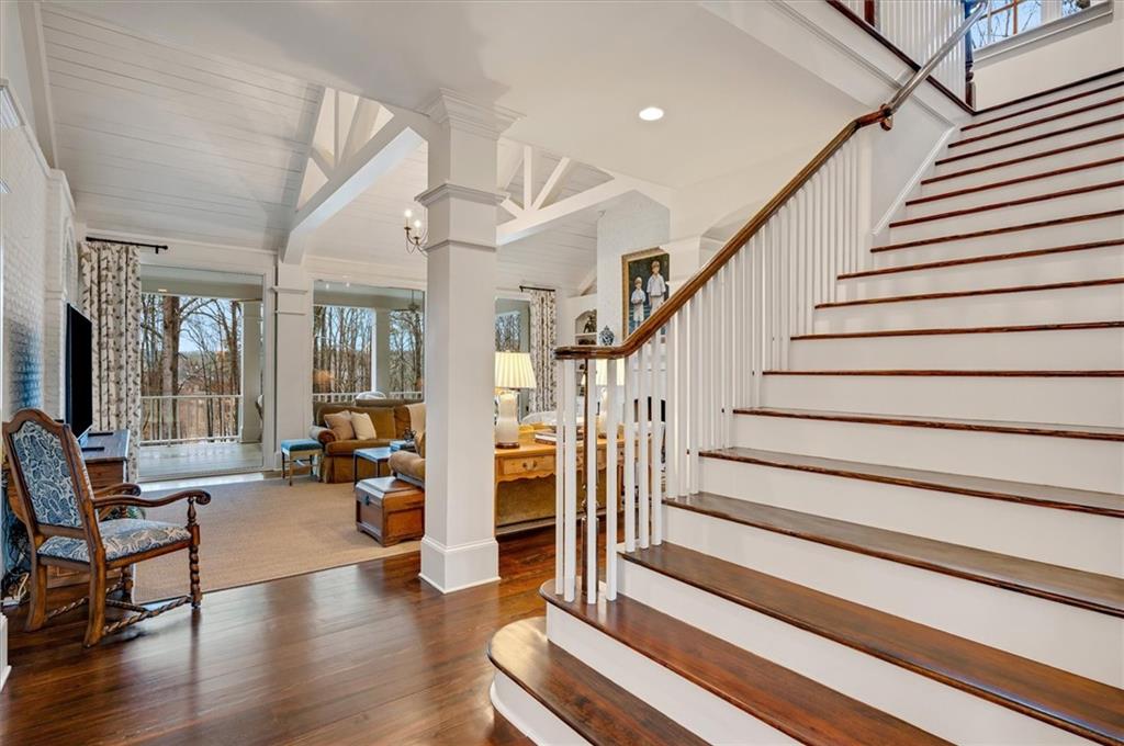 2000 Long Hollow Lane