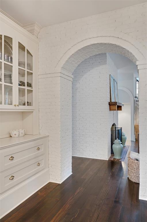 2000 Long Hollow Lane