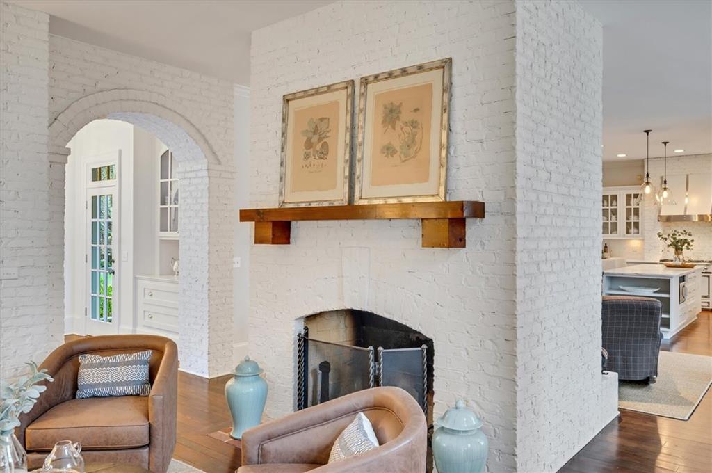 2000 Long Hollow Lane