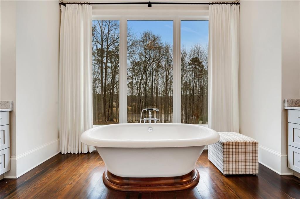 2000 Long Hollow Lane