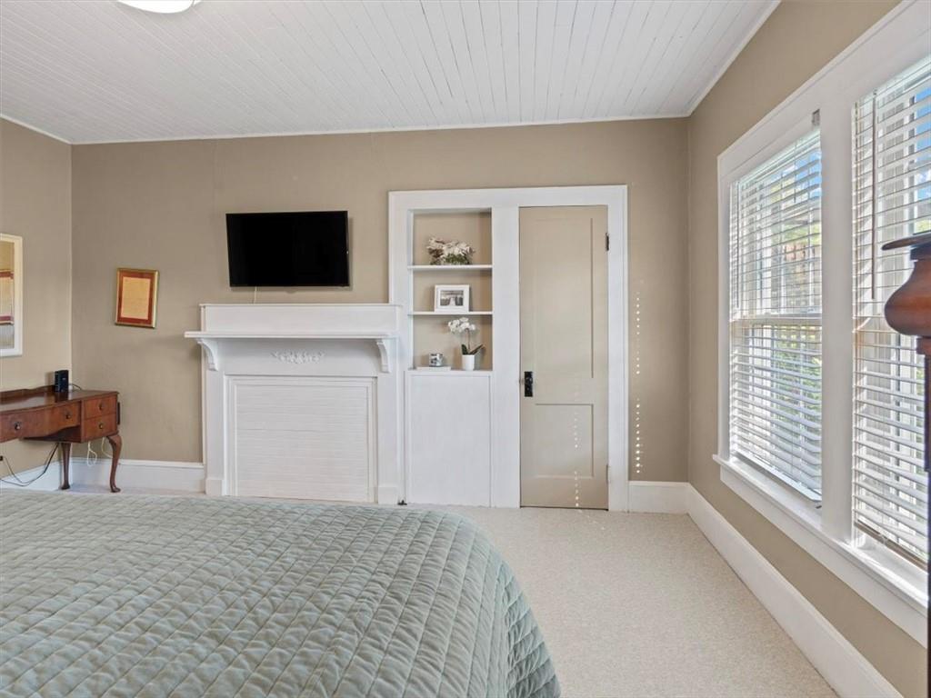 11925 Crabapple Road