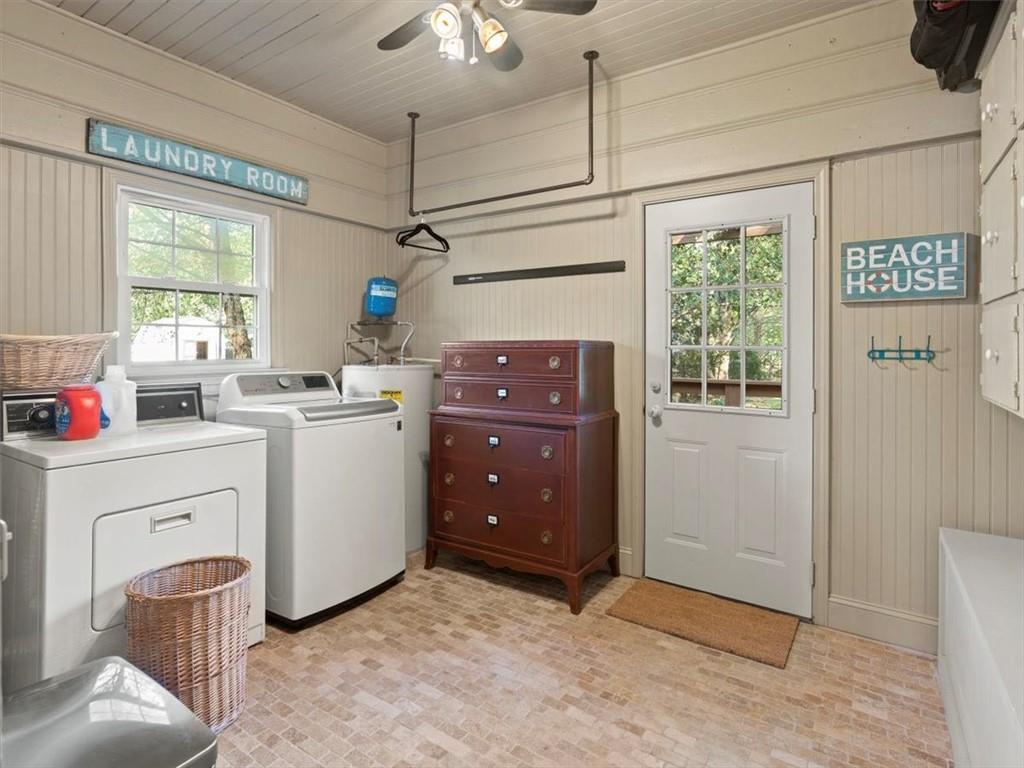 11925 Crabapple Road