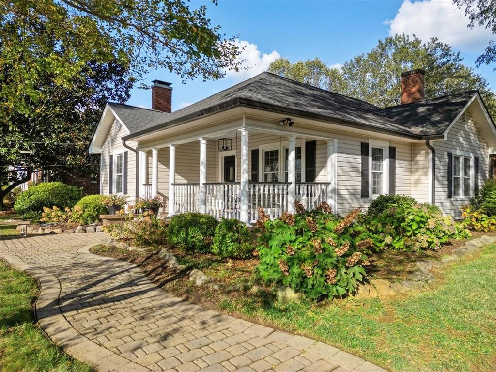 11925 Crabapple Road