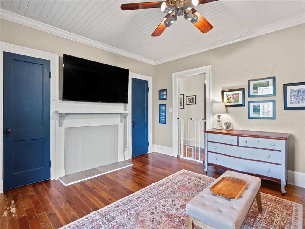 11925 Crabapple Road