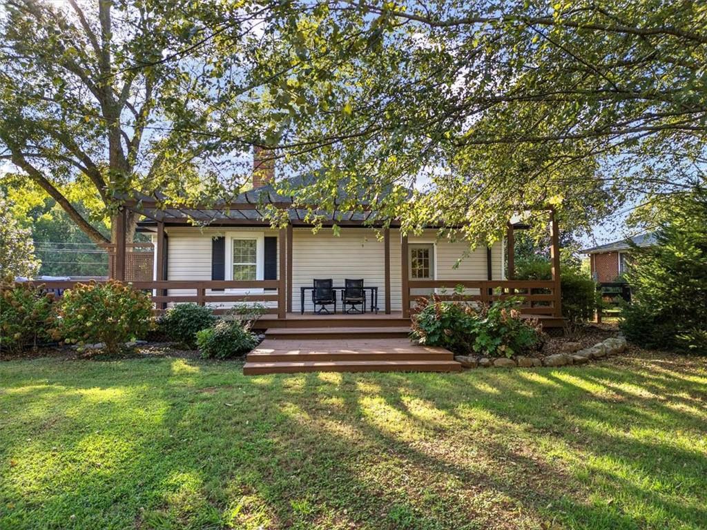 11925 Crabapple Road