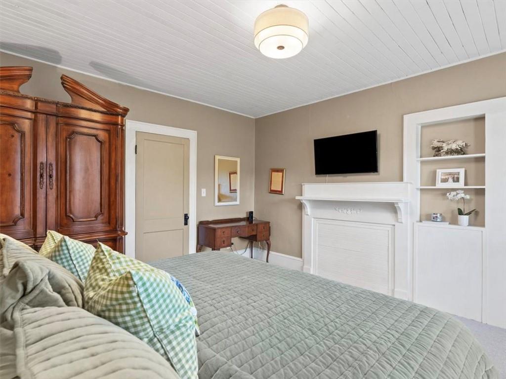 11925 Crabapple Road