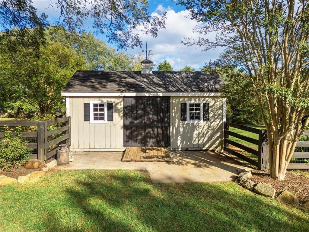 11925 Crabapple Road