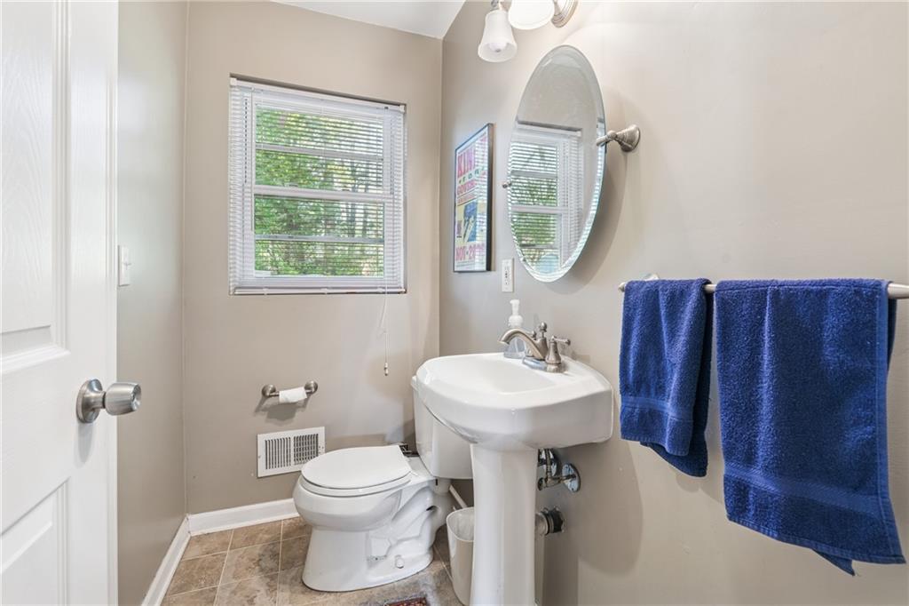 2434 Skyland Trail NE