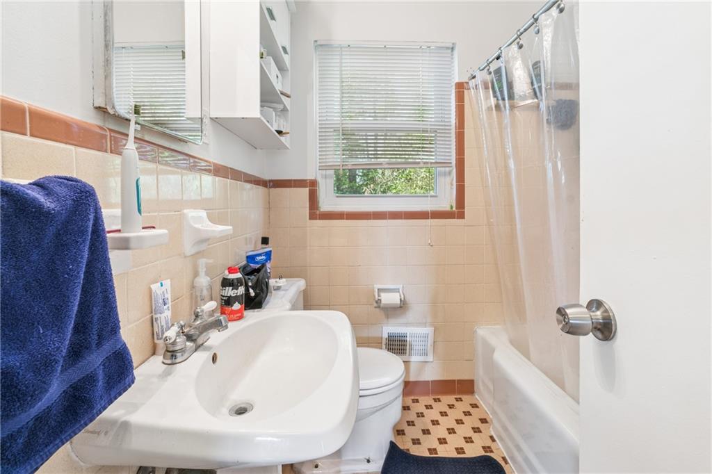 2434 Skyland Trail NE