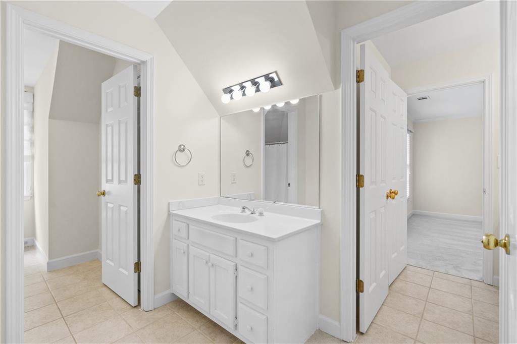 1100 Kensington Court