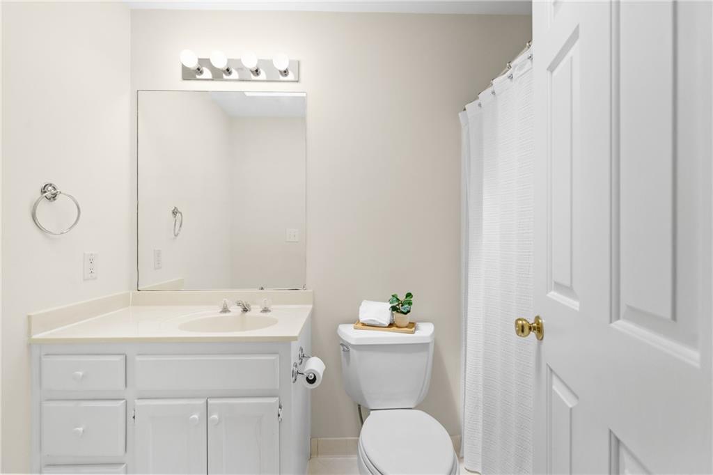 1100 Kensington Court