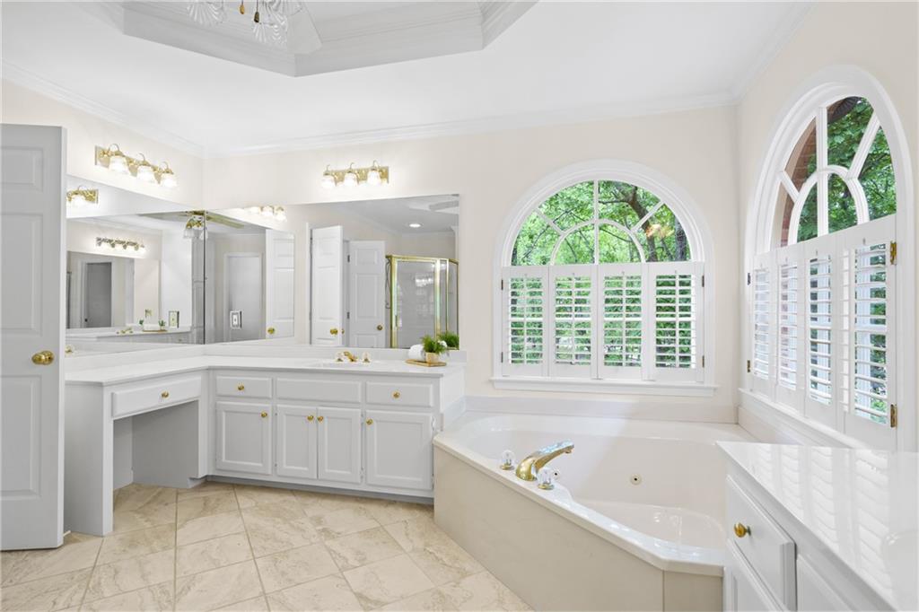 1100 Kensington Court