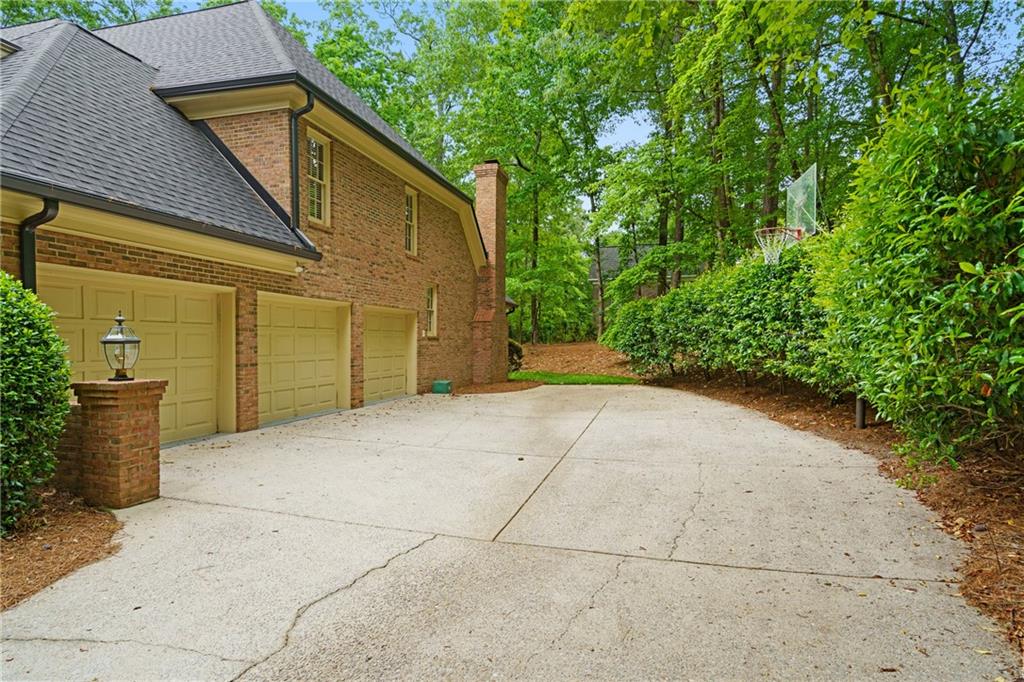 1100 Kensington Court