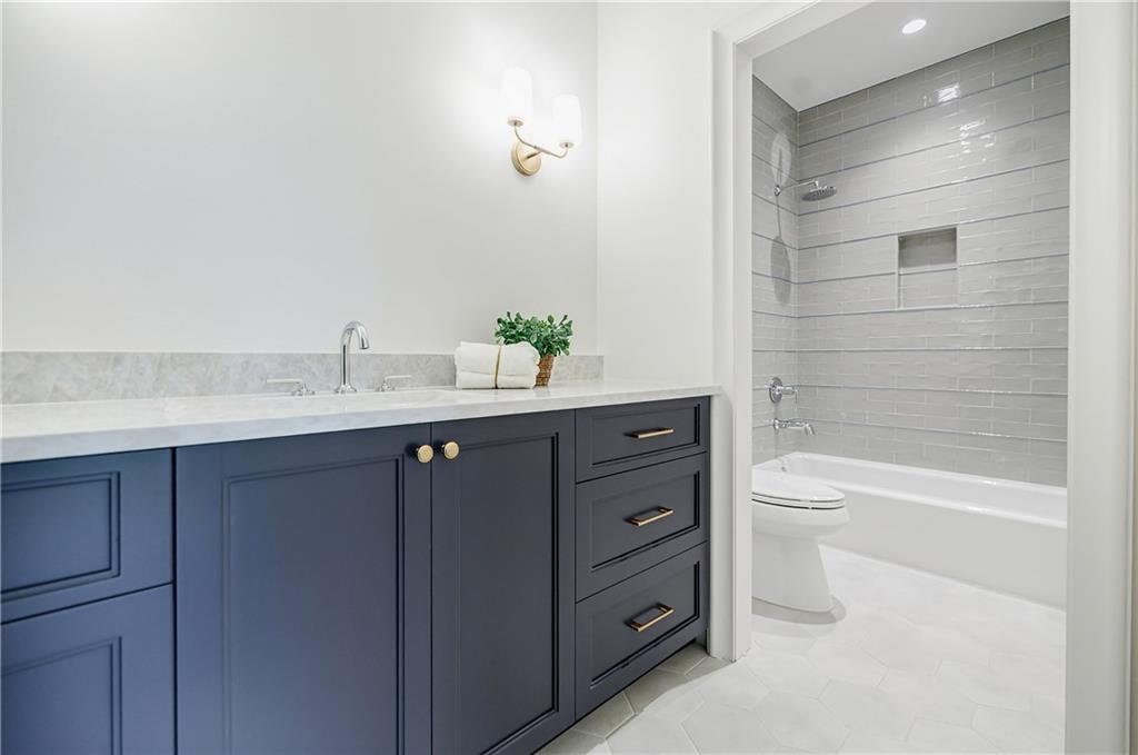 125 Laurel Brook Ln