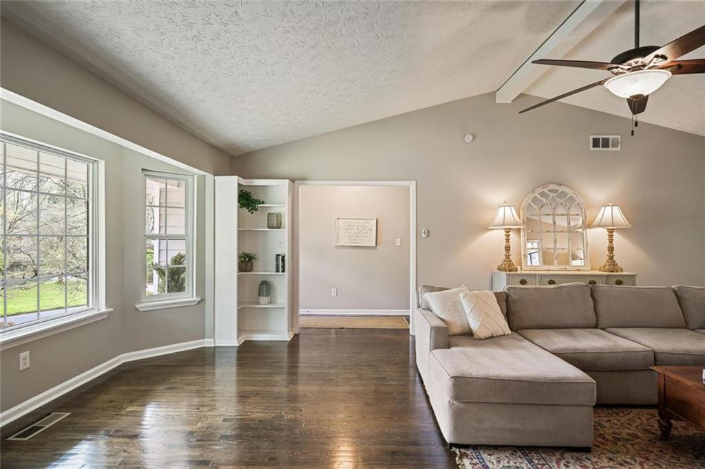 785 E Hembree Crossing
