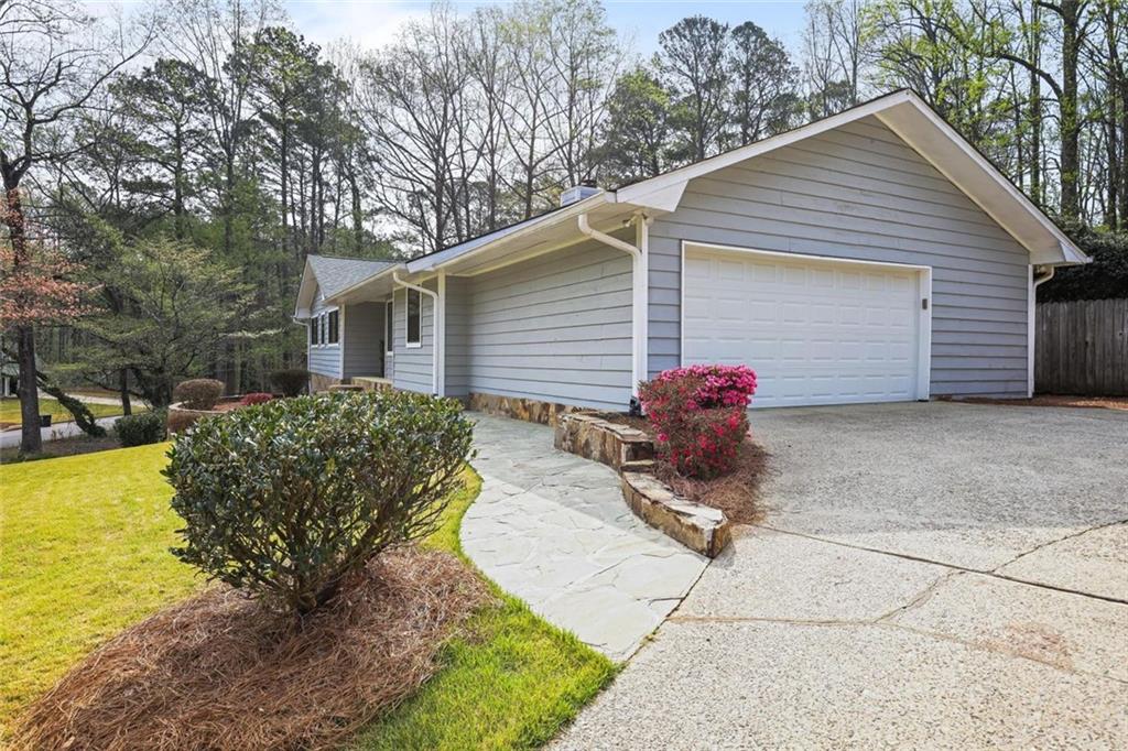 785 E Hembree Crossing