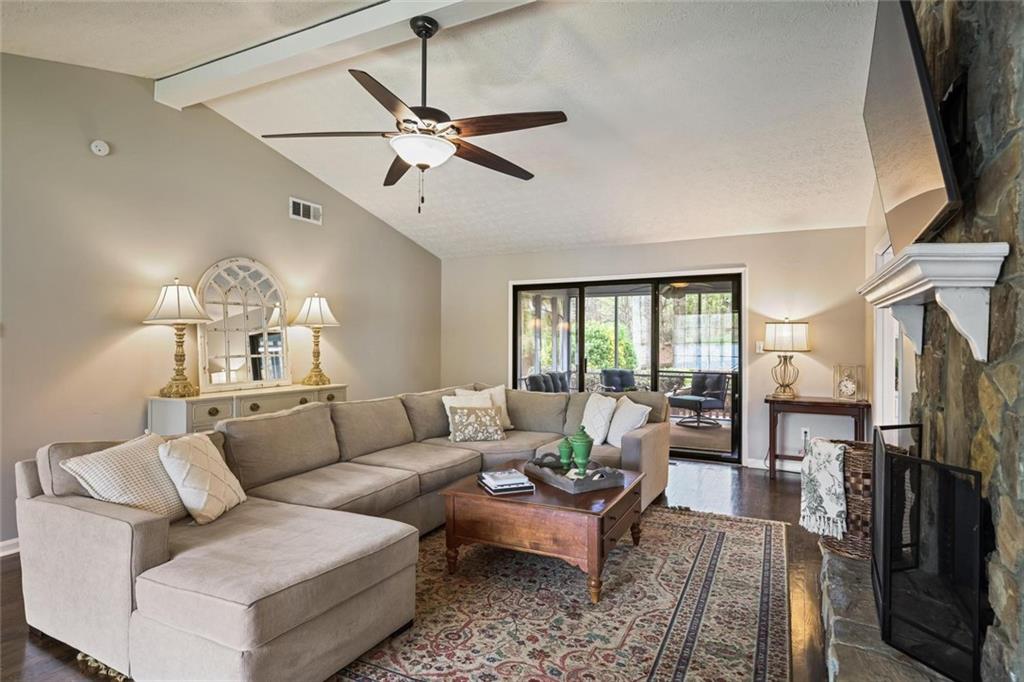 785 E Hembree Crossing
