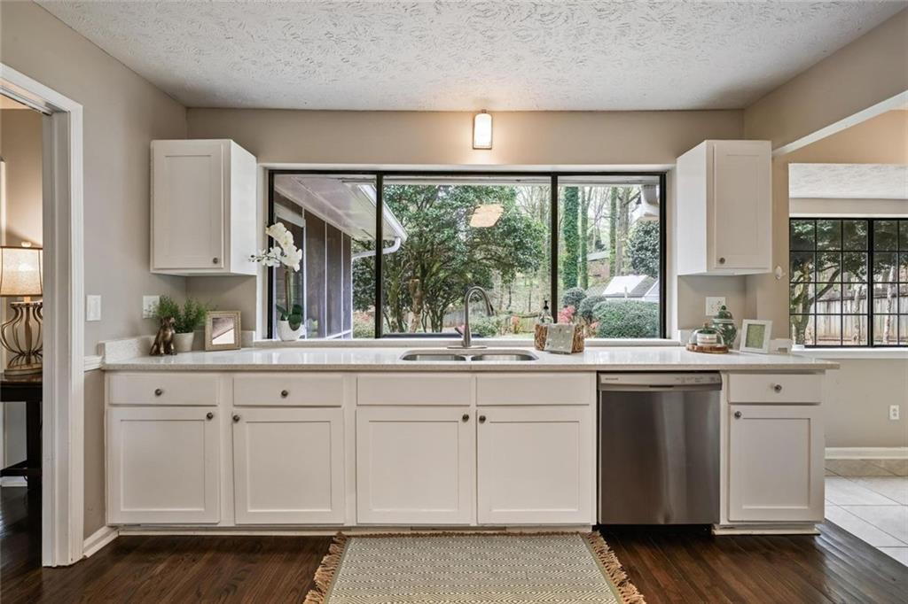 785 E Hembree Crossing