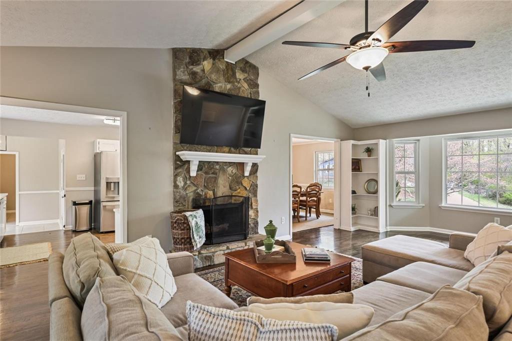 785 E Hembree Crossing