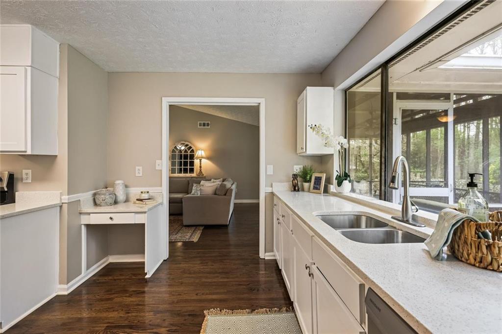 785 E Hembree Crossing