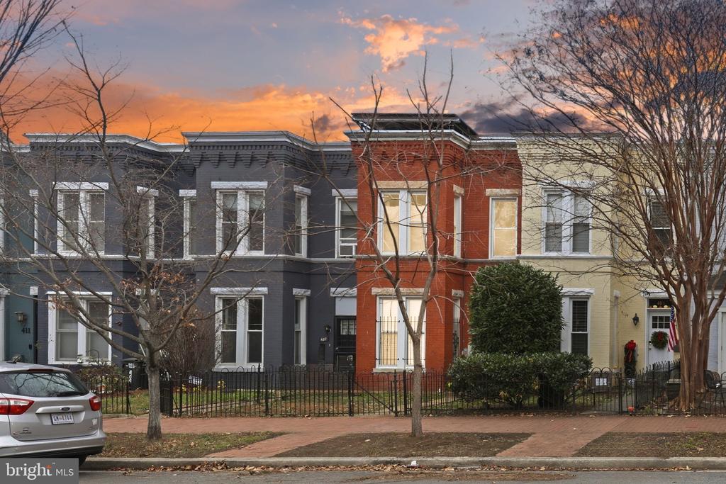 405 12TH STREET NE