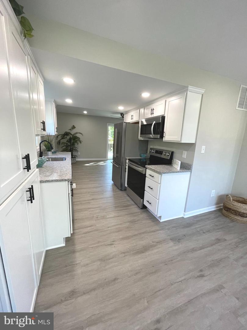421 Broadwater Rd