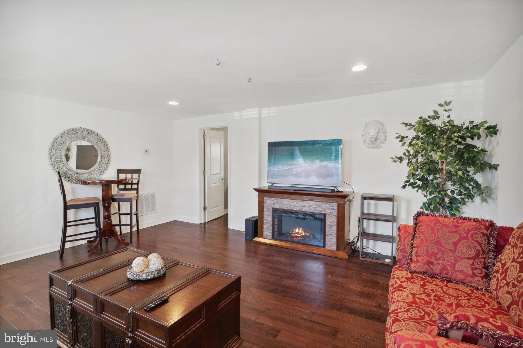 807 Harmony Ave