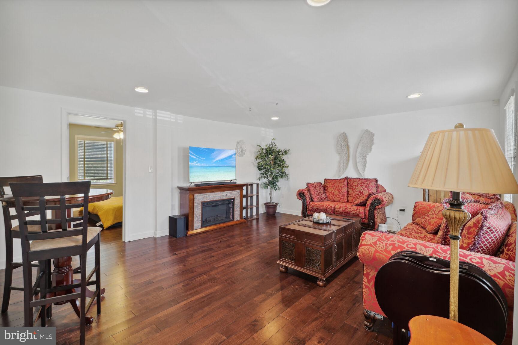 807 Harmony Ave