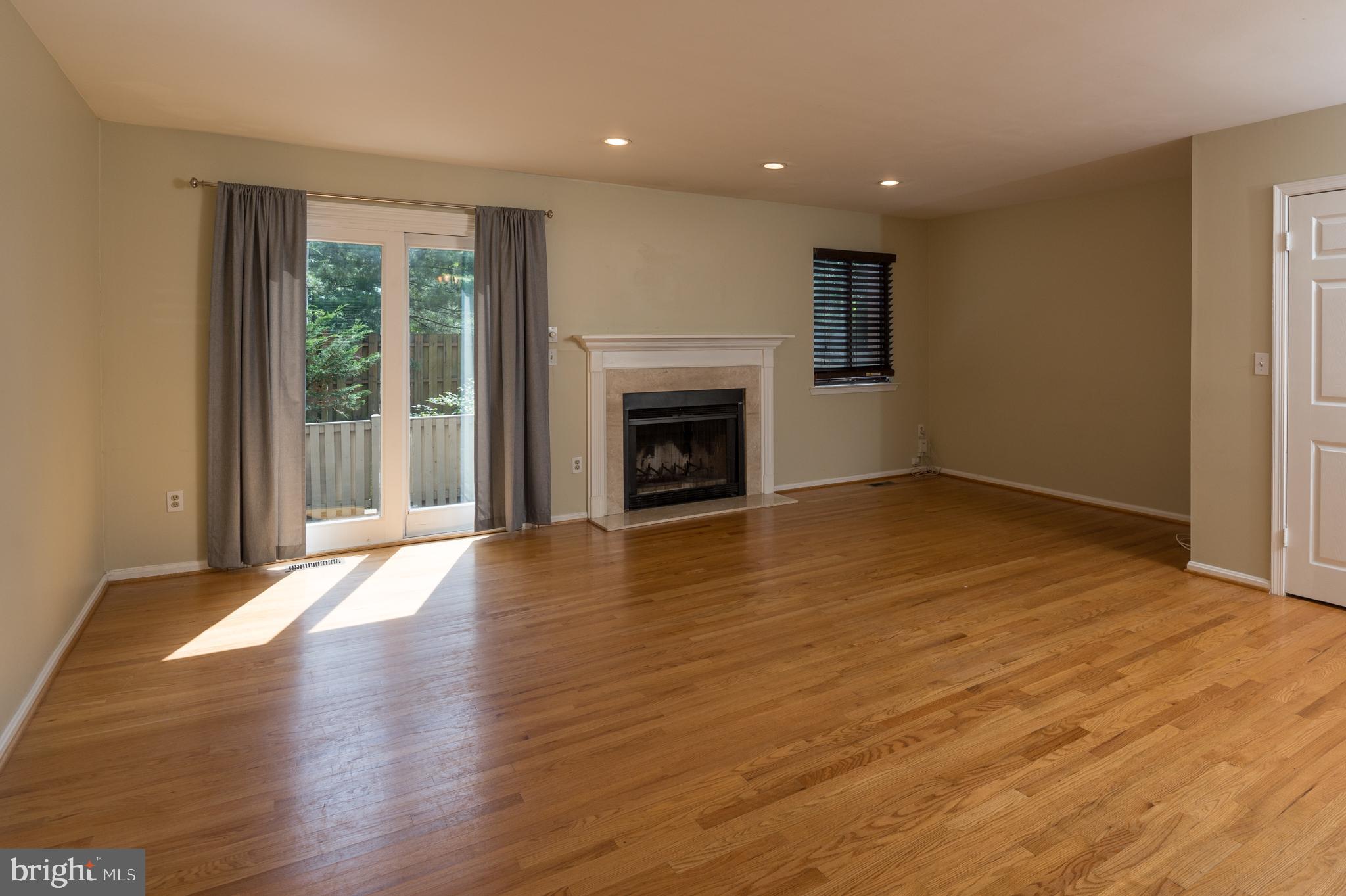 10 MUIR WOODS CT