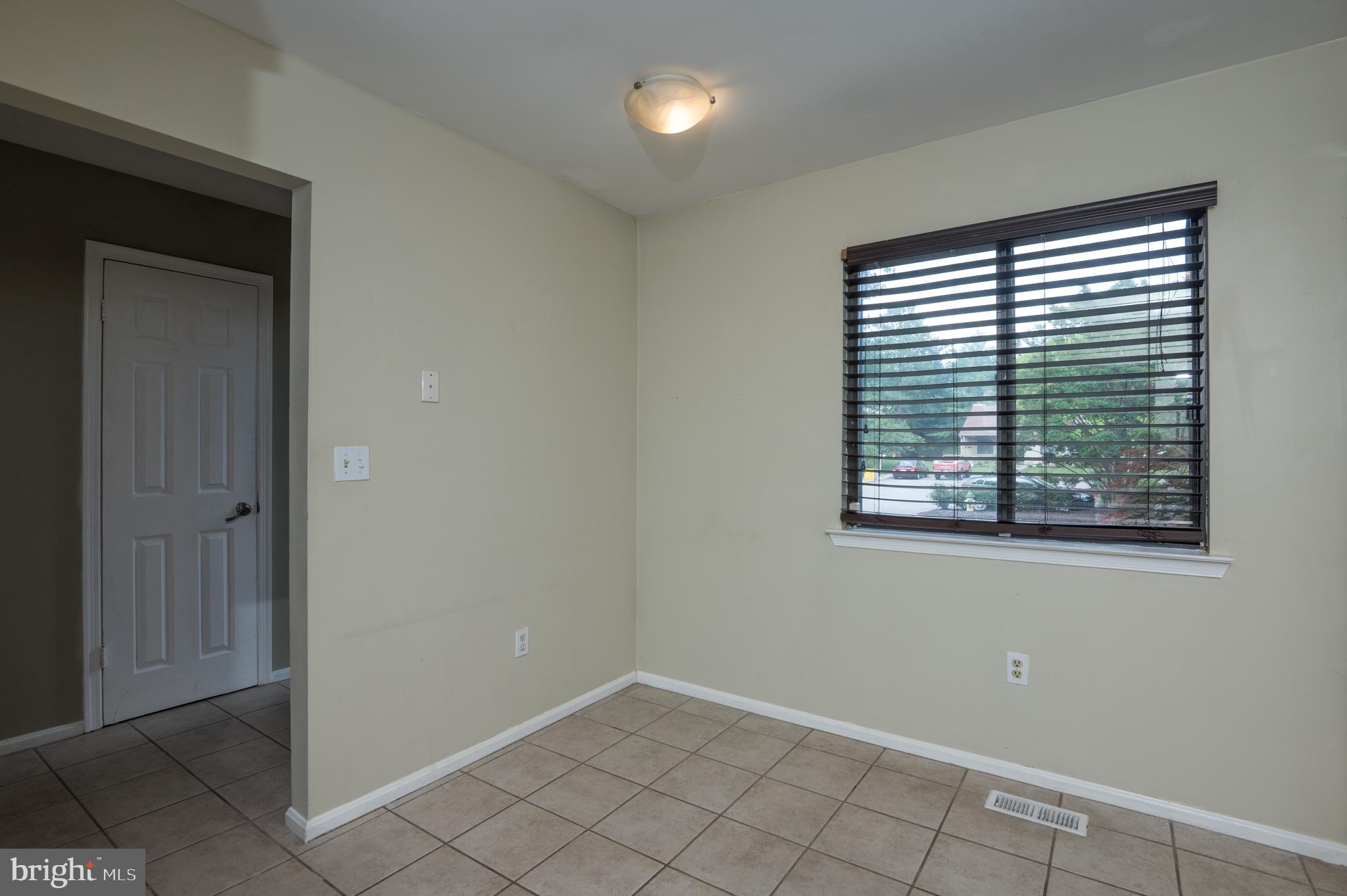10 MUIR WOODS CT