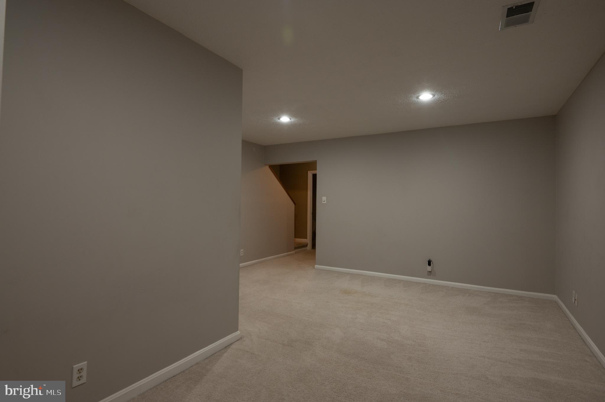 10 MUIR WOODS CT