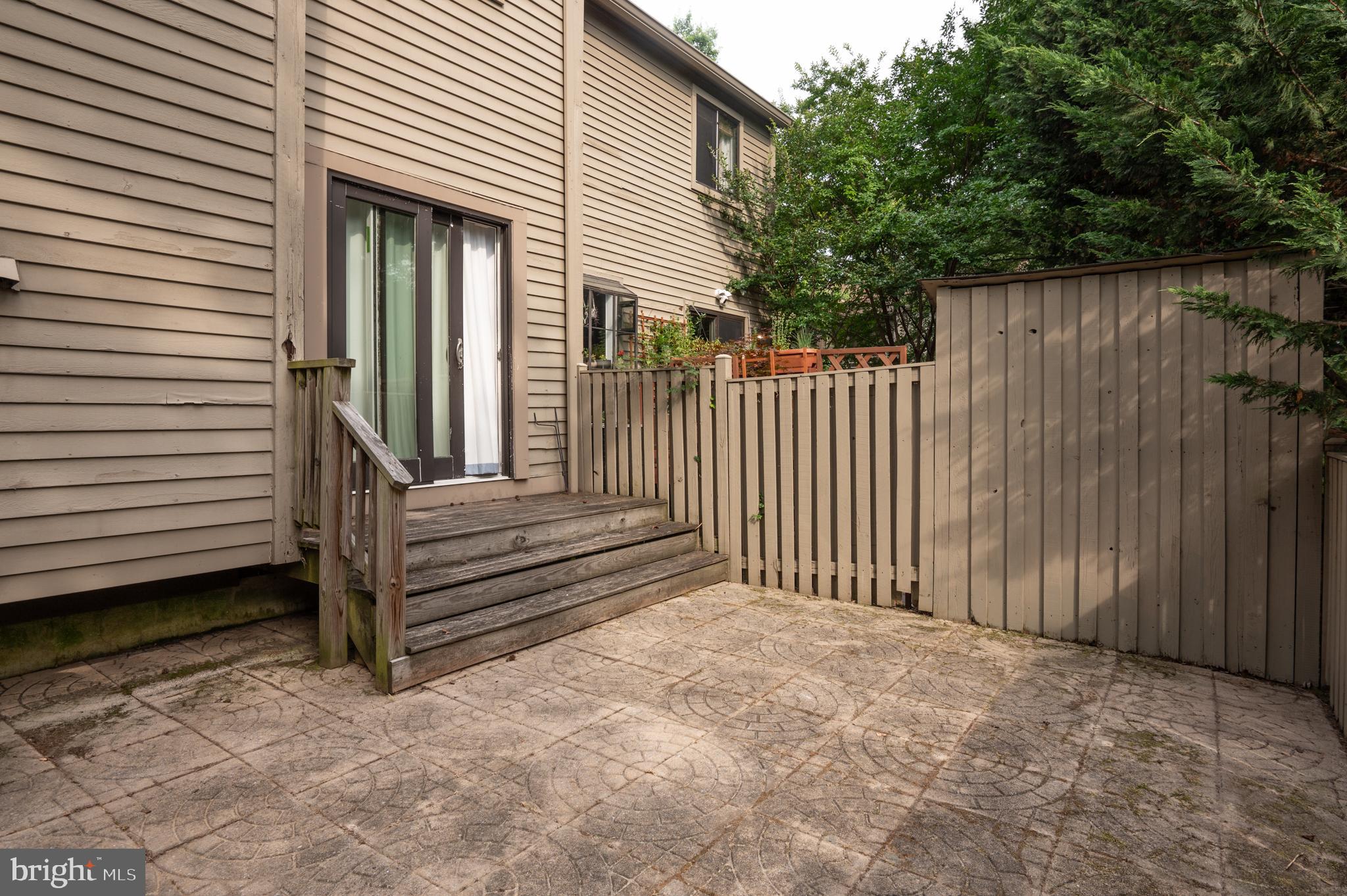 10 MUIR WOODS CT