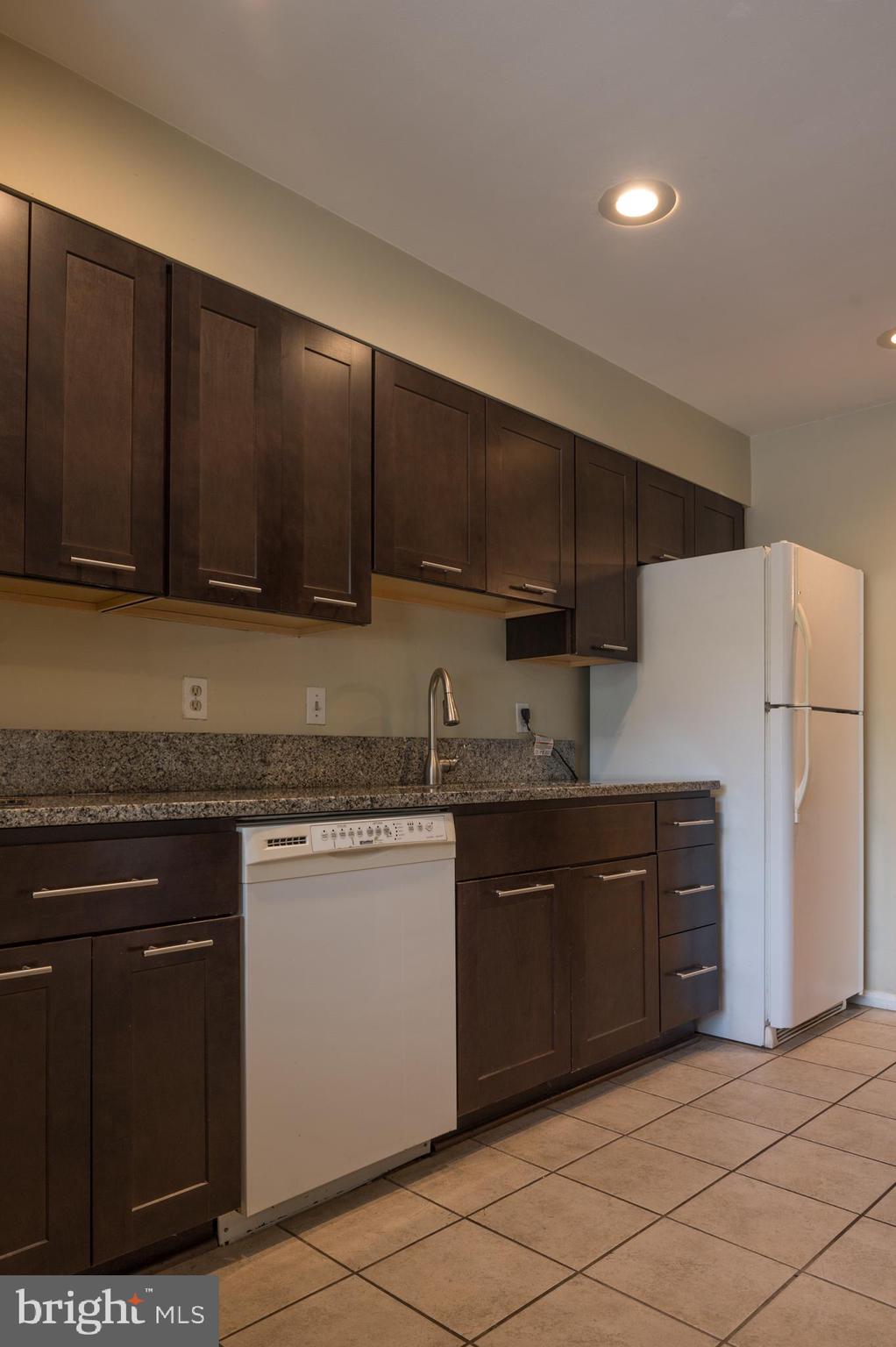 10 MUIR WOODS CT
