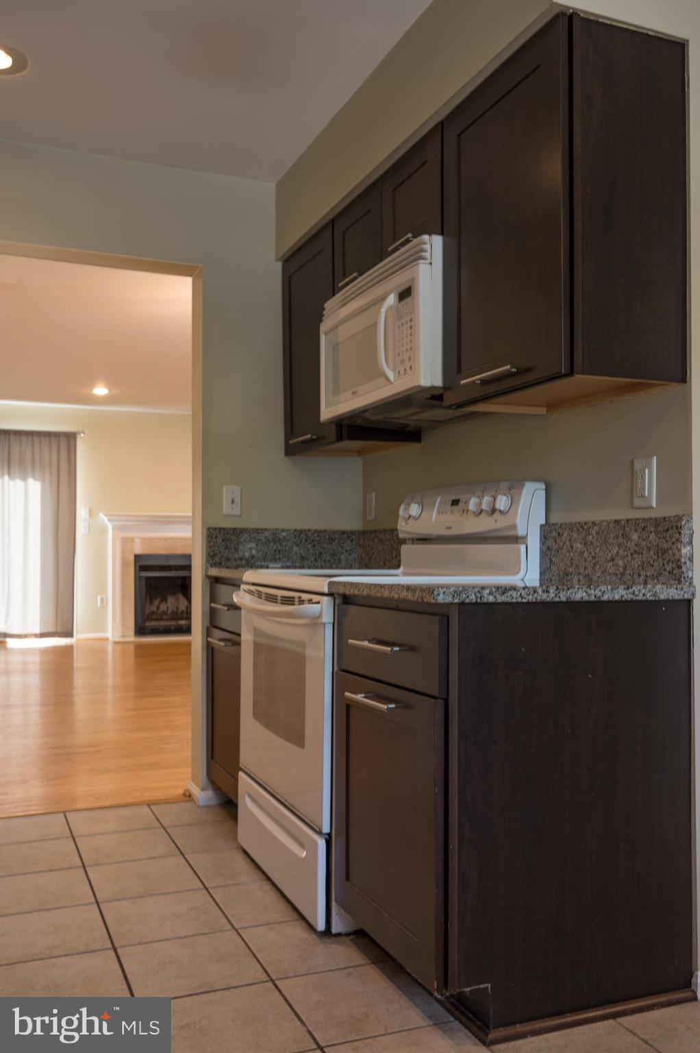 10 MUIR WOODS CT