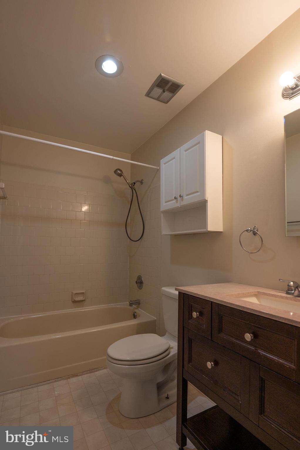 10 MUIR WOODS CT