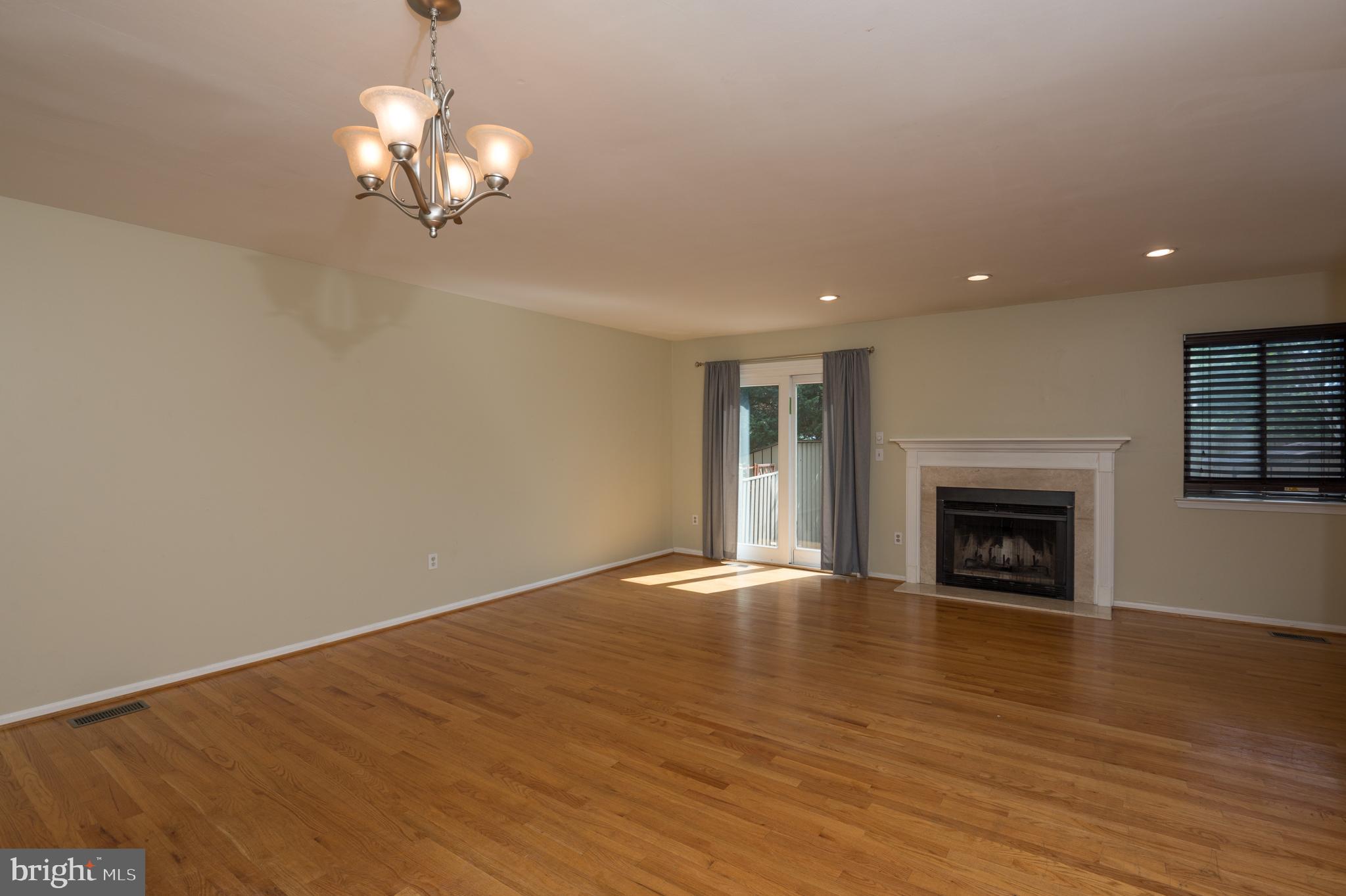 10 MUIR WOODS CT