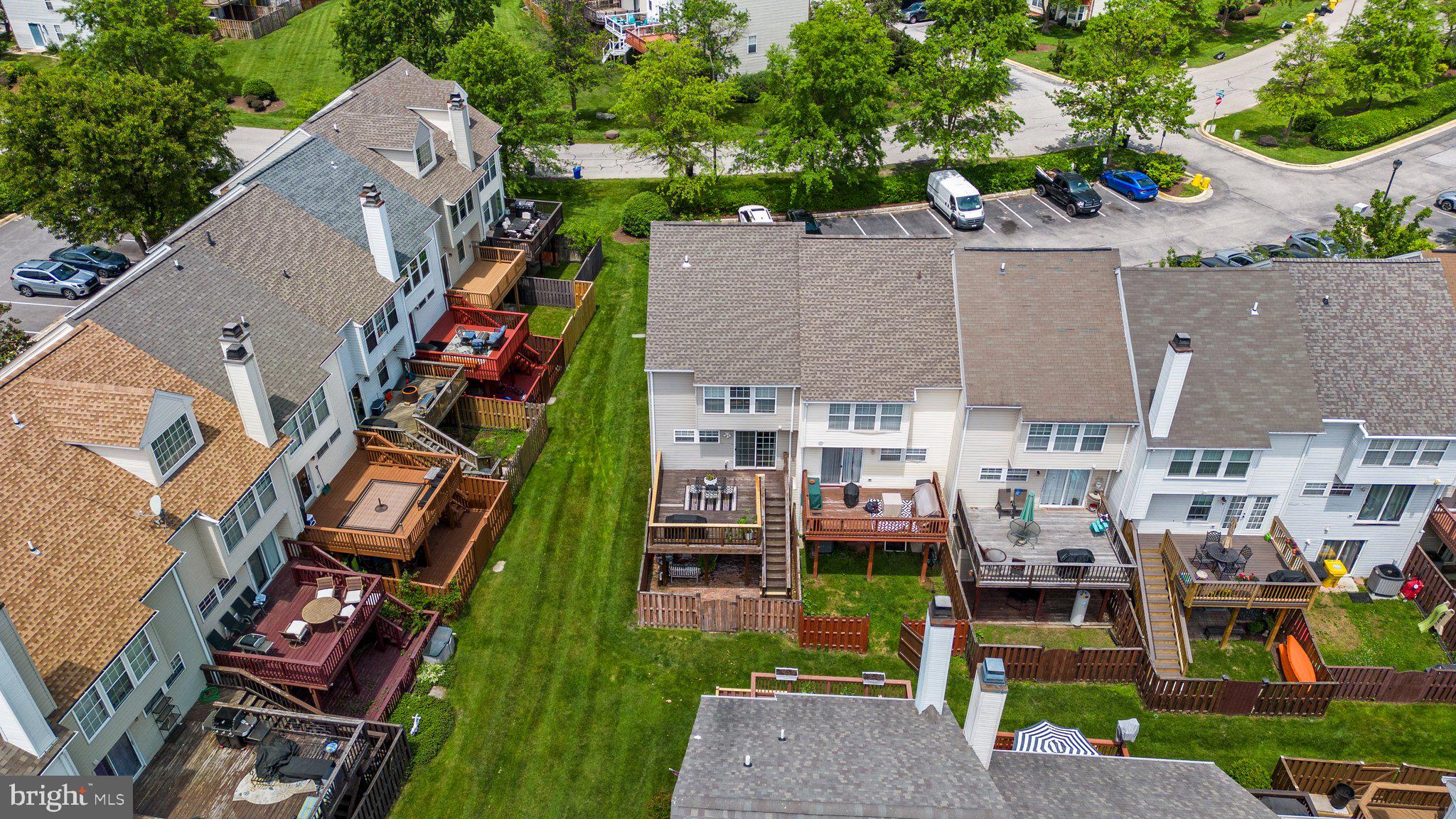 1351 Stoneleigh Ct