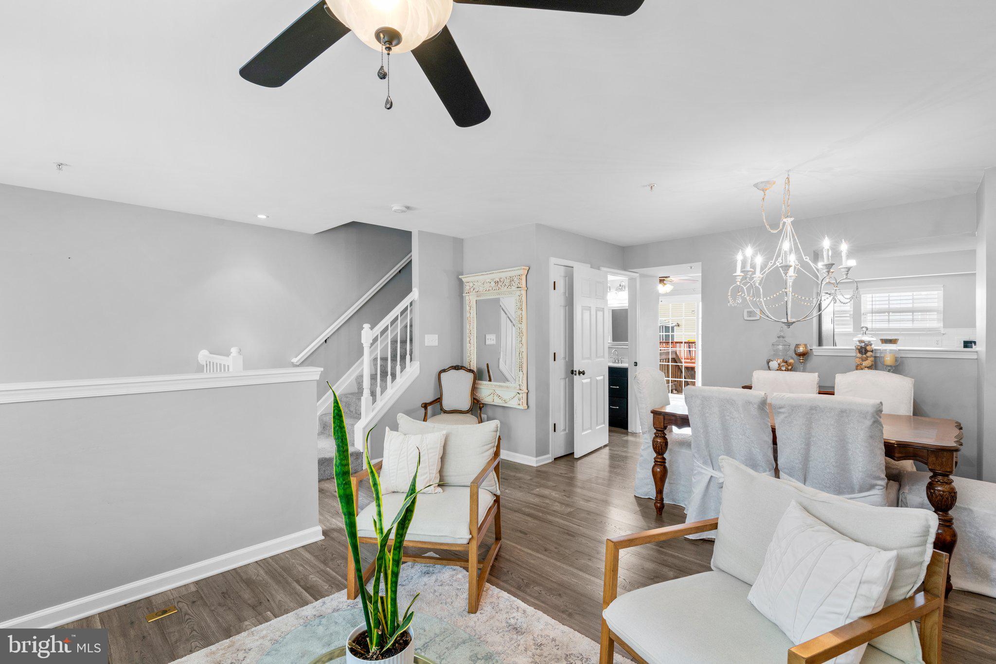 1351 Stoneleigh Ct