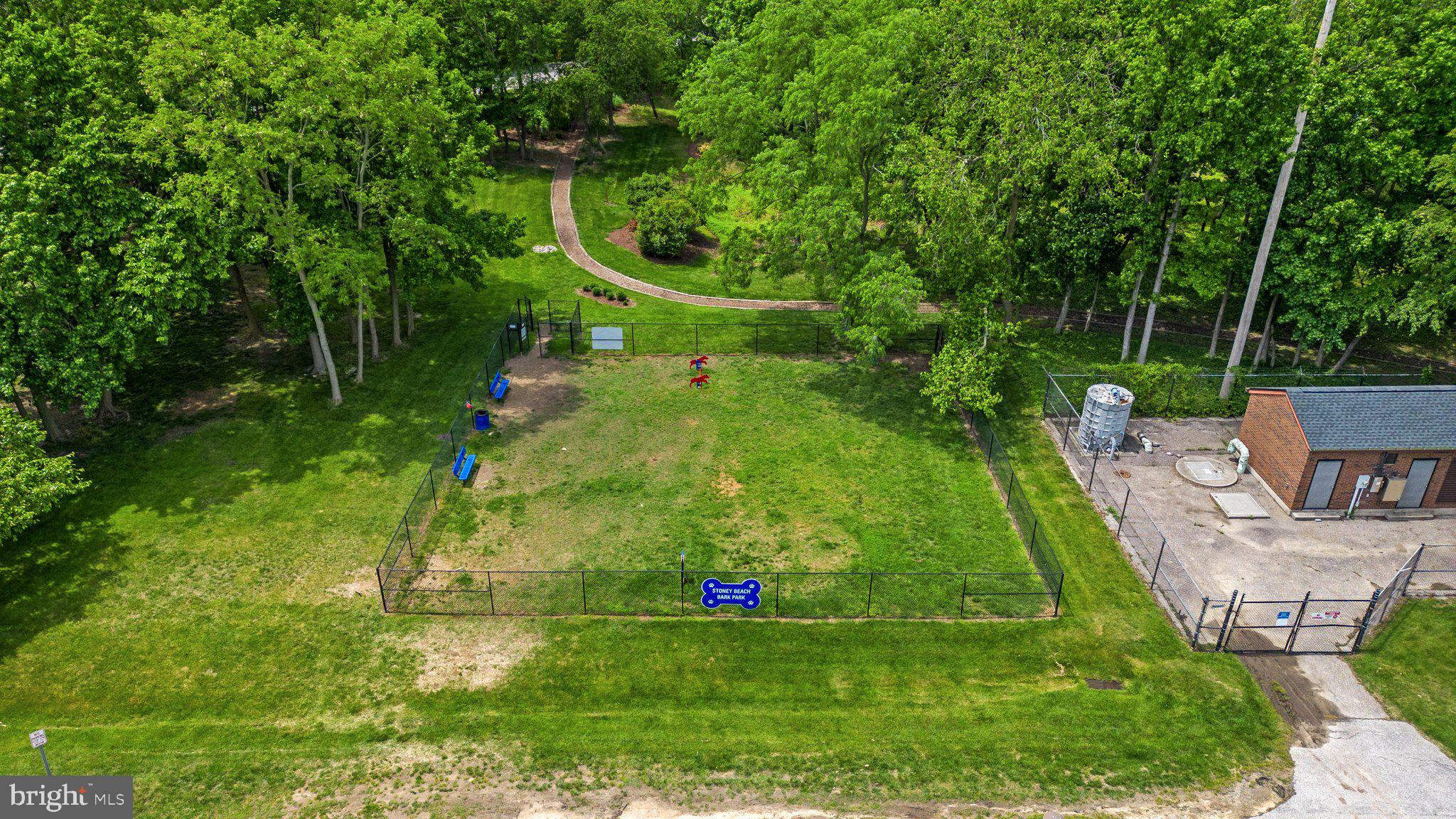 1351 Stoneleigh Ct