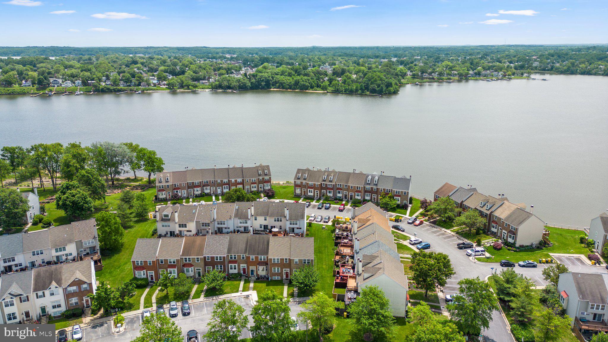 1351 Stoneleigh Ct