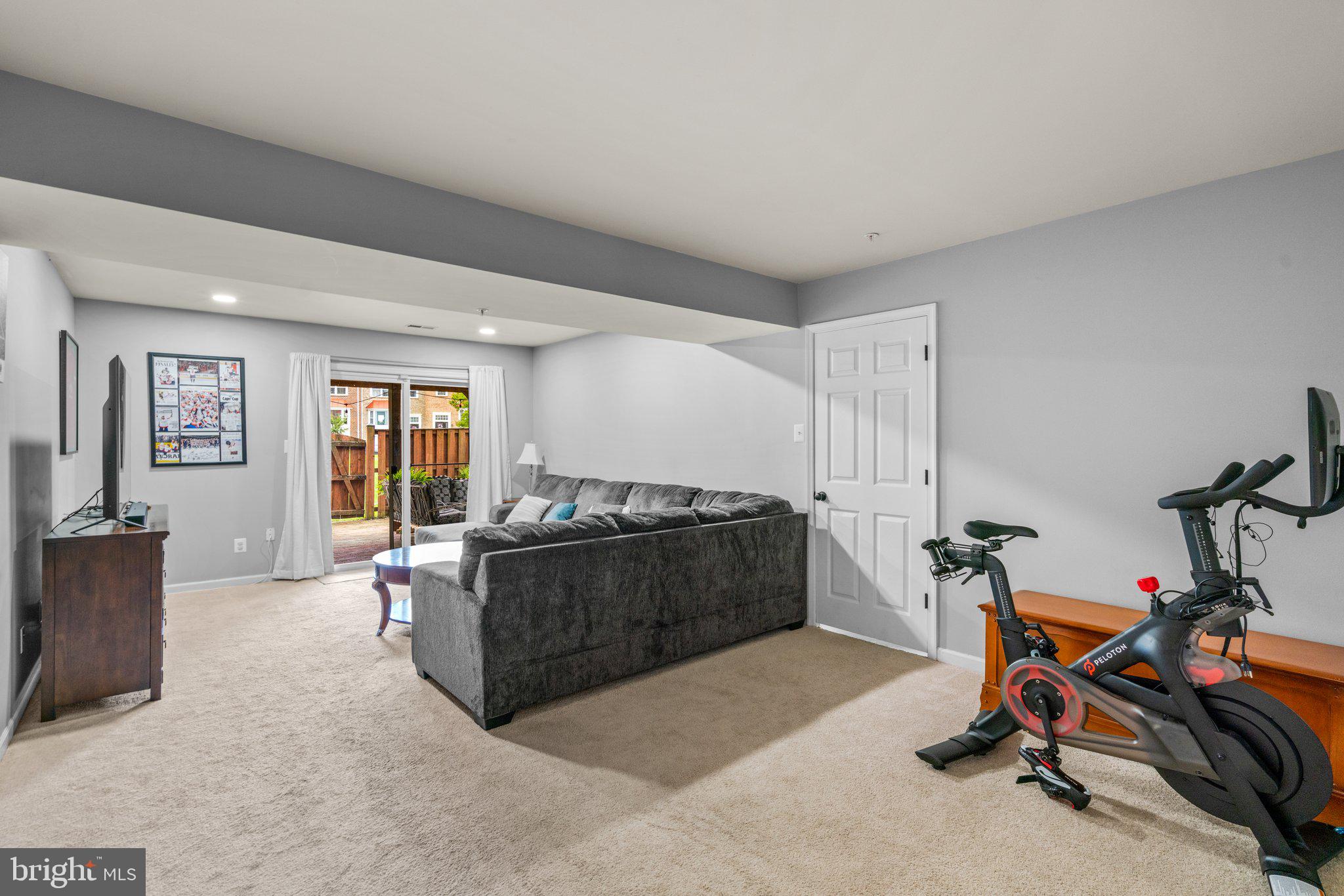 1351 Stoneleigh Ct