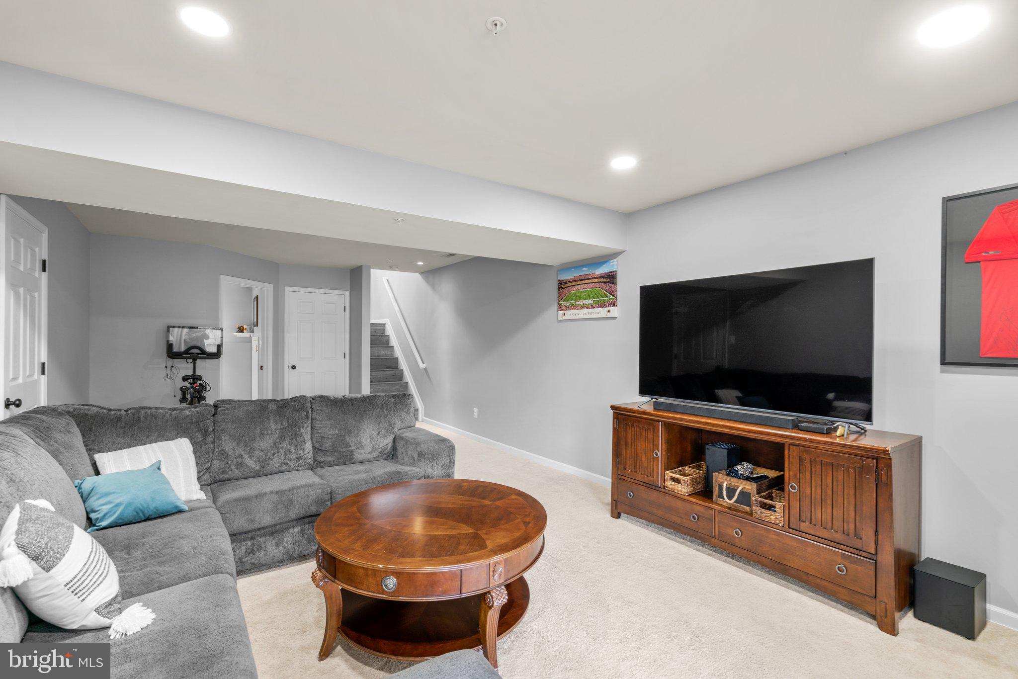 1351 Stoneleigh Ct