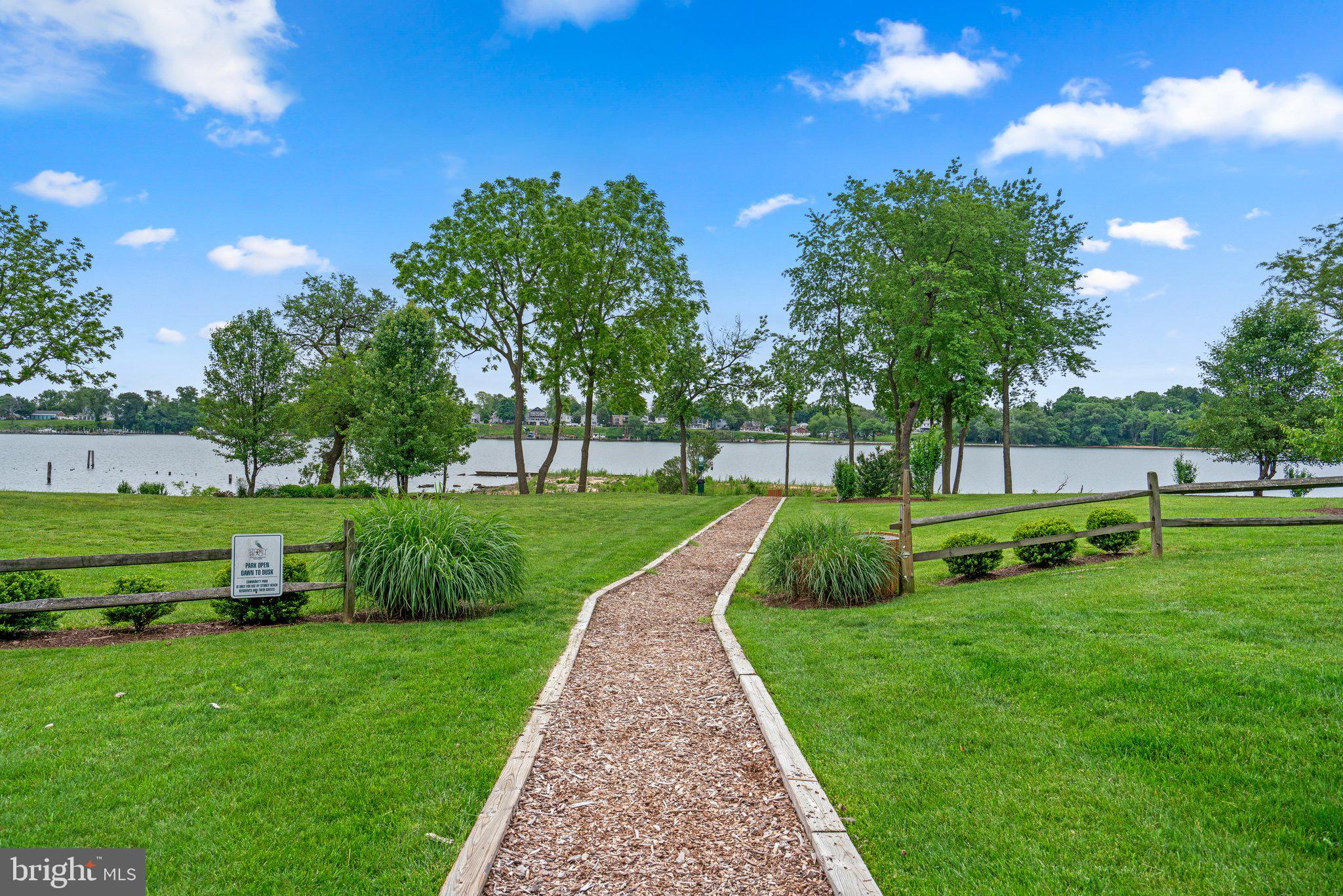 1351 Stoneleigh Ct