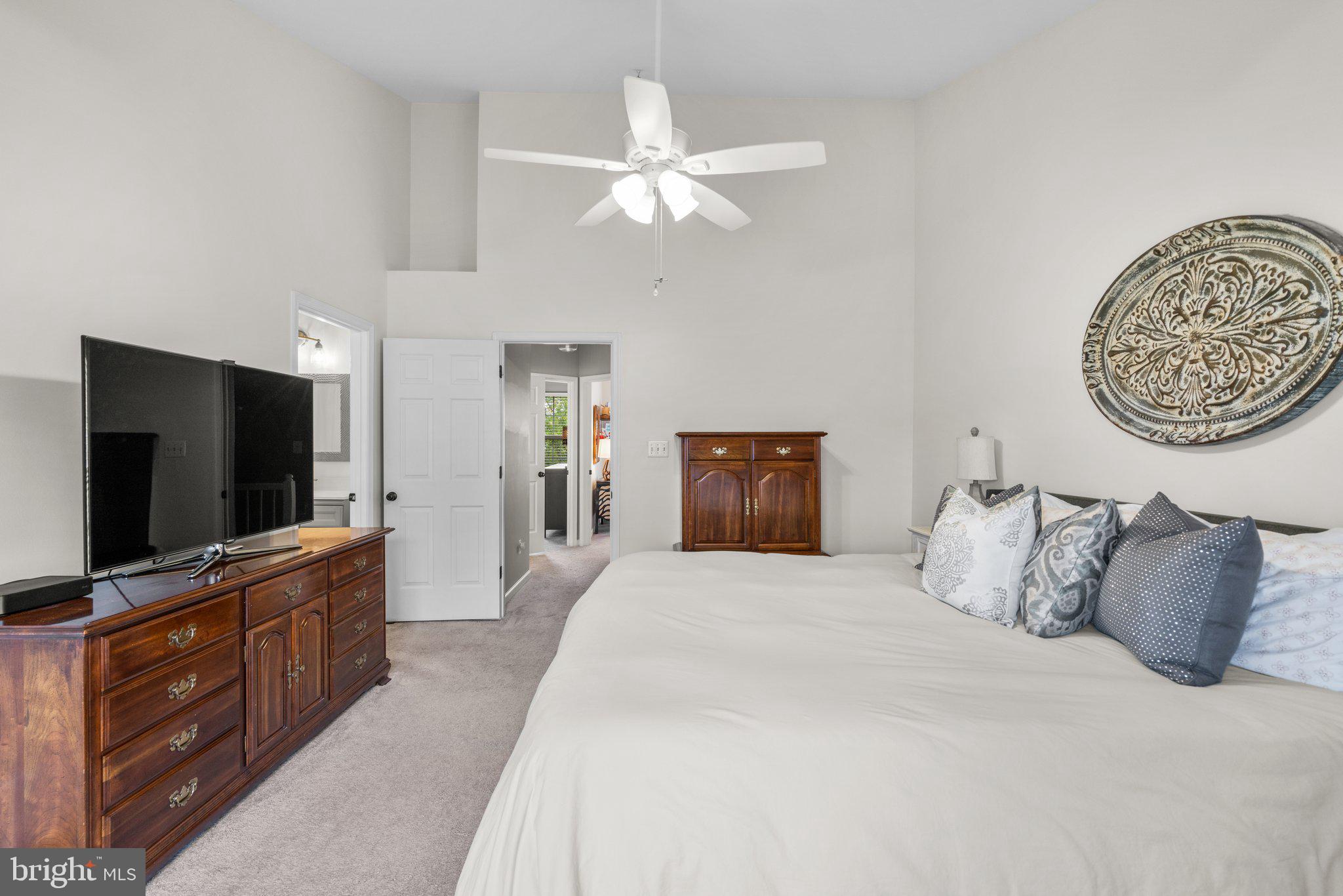 1351 Stoneleigh Ct